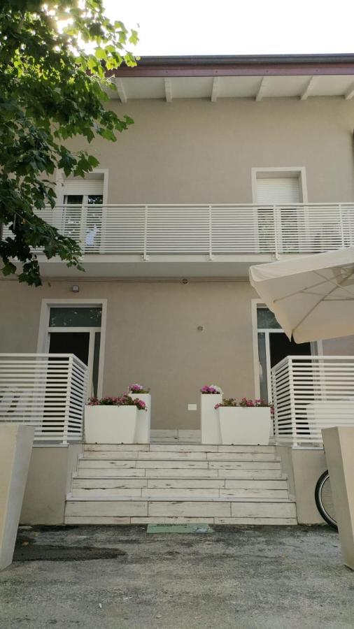 קאטוליקה Appartamenti Diffusi Di Villa Fiorita Con Accesso Alle Piscine Della Struttura Principale מראה חיצוני תמונה