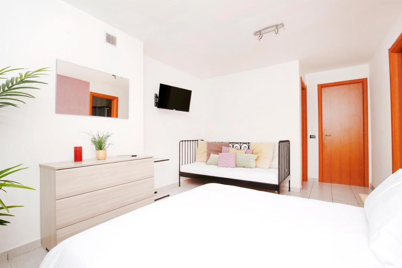 קאטוליקה Appartamenti Diffusi Di Villa Fiorita Con Accesso Alle Piscine Della Struttura Principale מראה חיצוני תמונה