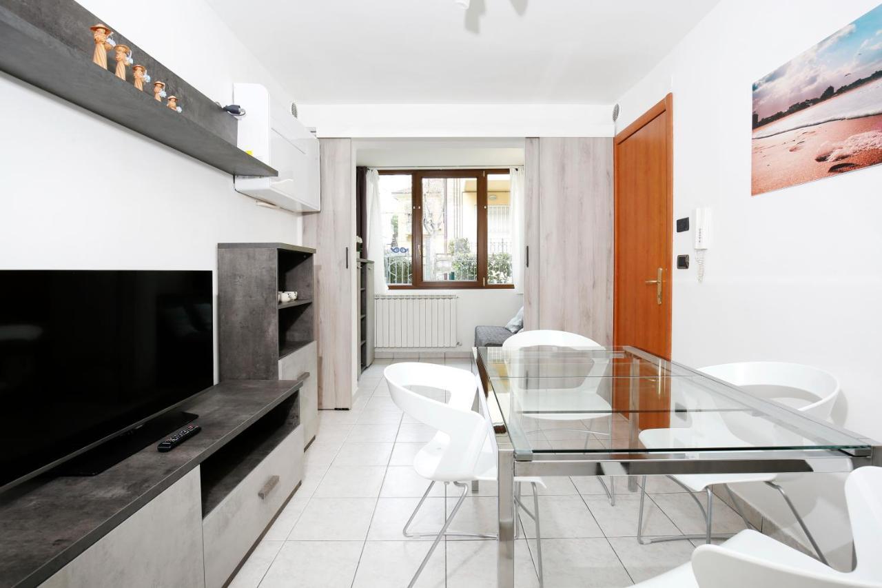 קאטוליקה Appartamenti Diffusi Di Villa Fiorita Con Accesso Alle Piscine Della Struttura Principale מראה חיצוני תמונה