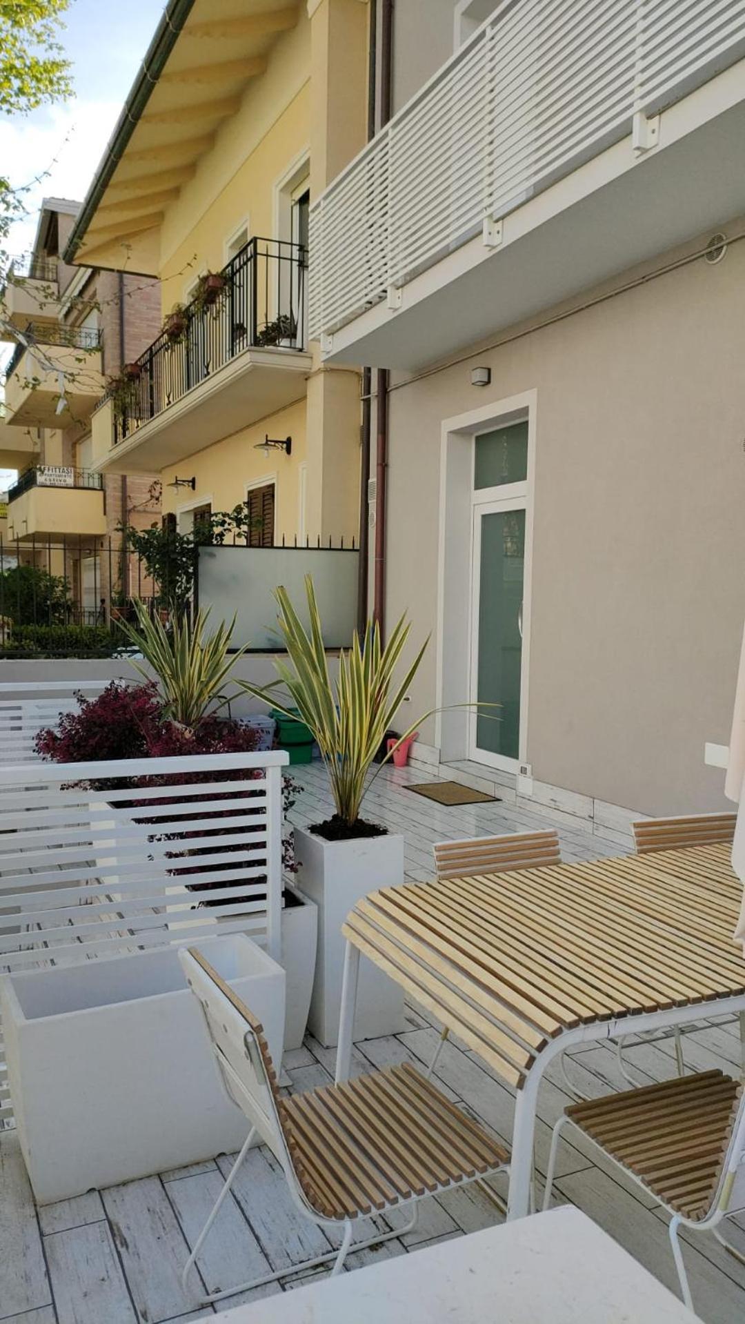 קאטוליקה Appartamenti Diffusi Di Villa Fiorita Con Accesso Alle Piscine Della Struttura Principale מראה חיצוני תמונה